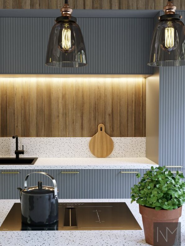 Pure Skyline Designfronten für die Küche. Farbe hellgrau, Griffe in Charm X gebürstetem Messing