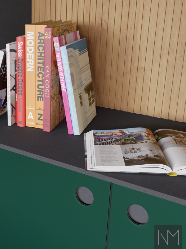 Køkken- og garderobefronter i Pure Elegance og Pure Linoleum Circle design. HDF farve grå, linoleum farve 4174 Nåletræ.