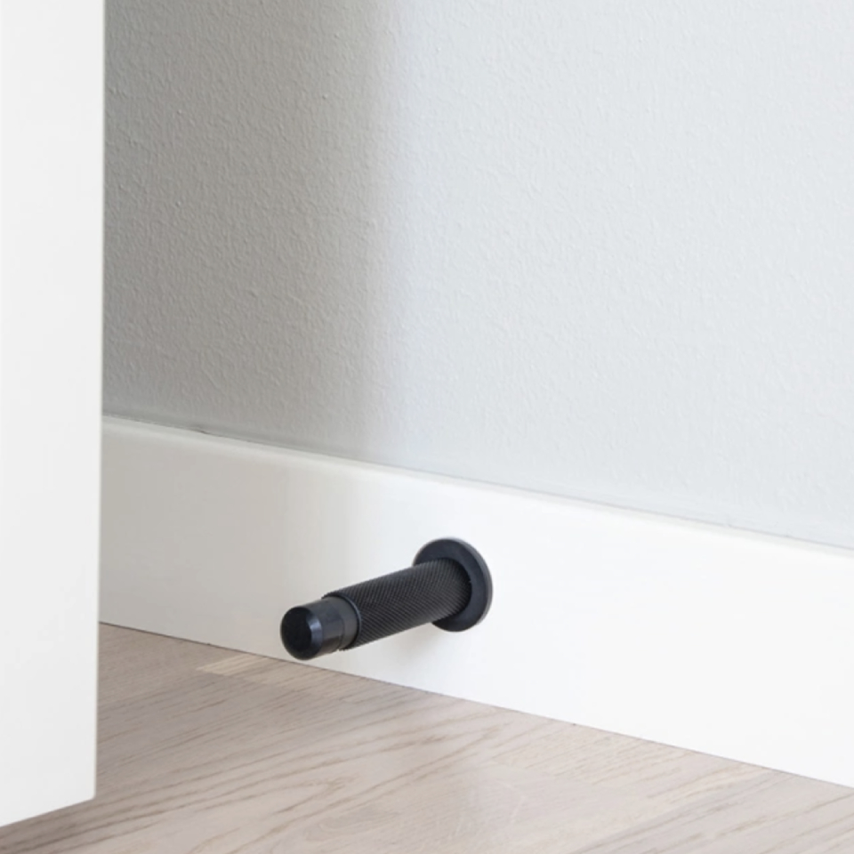 Tapón de puerta negro Sakti