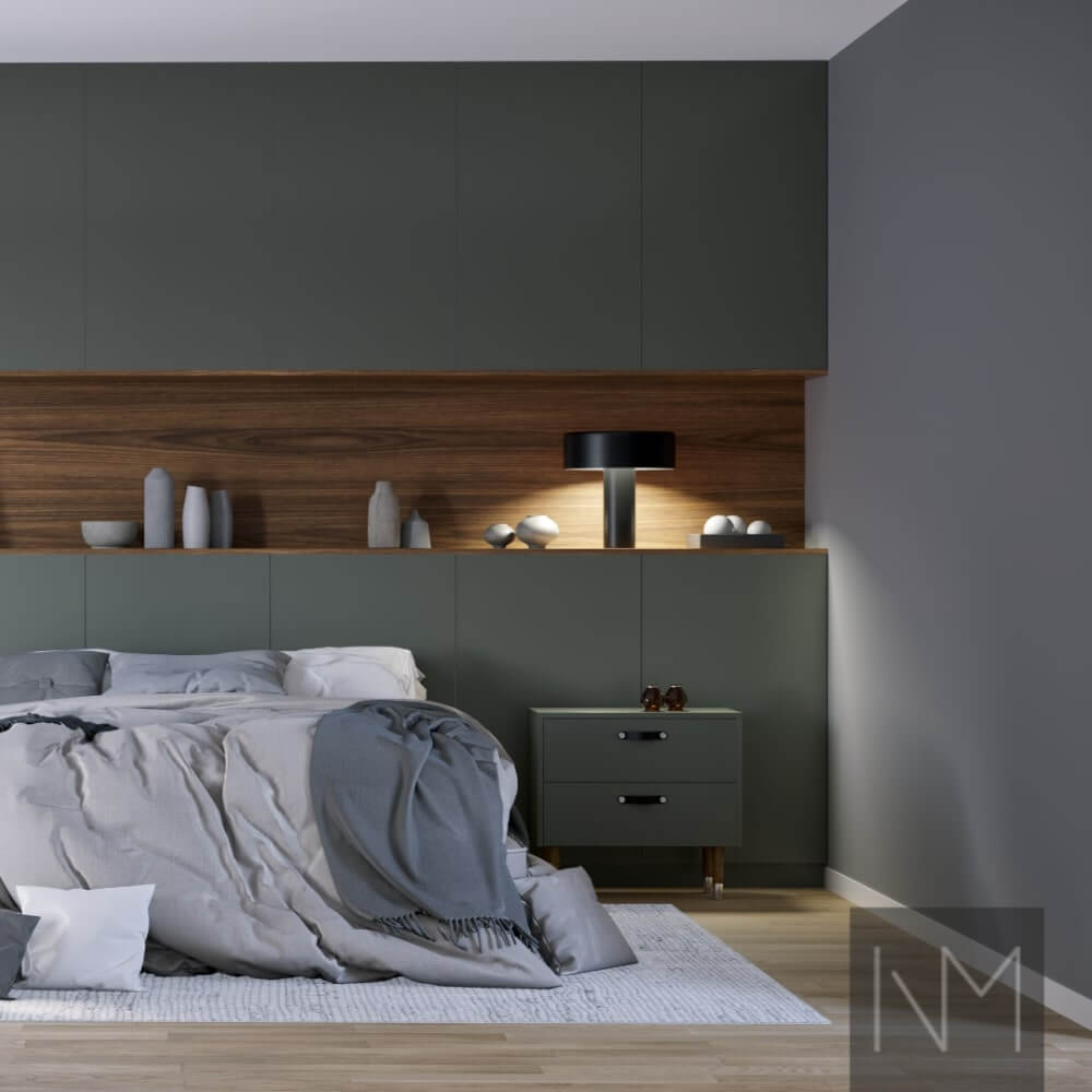 Bedroom with Metod fronts in Jotun Northern Mystic 7613. Nightstand with Cone 17 legs stained in walnut. Black Maraton handles.