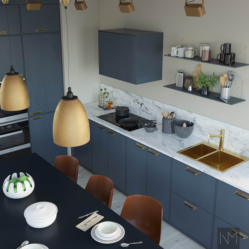 Deuren voor Metod keuken in Nordic Ash design. Kleur NCS S7010-R90B of Elegant Blue 4638. Boa Delux, messing en zwart leder