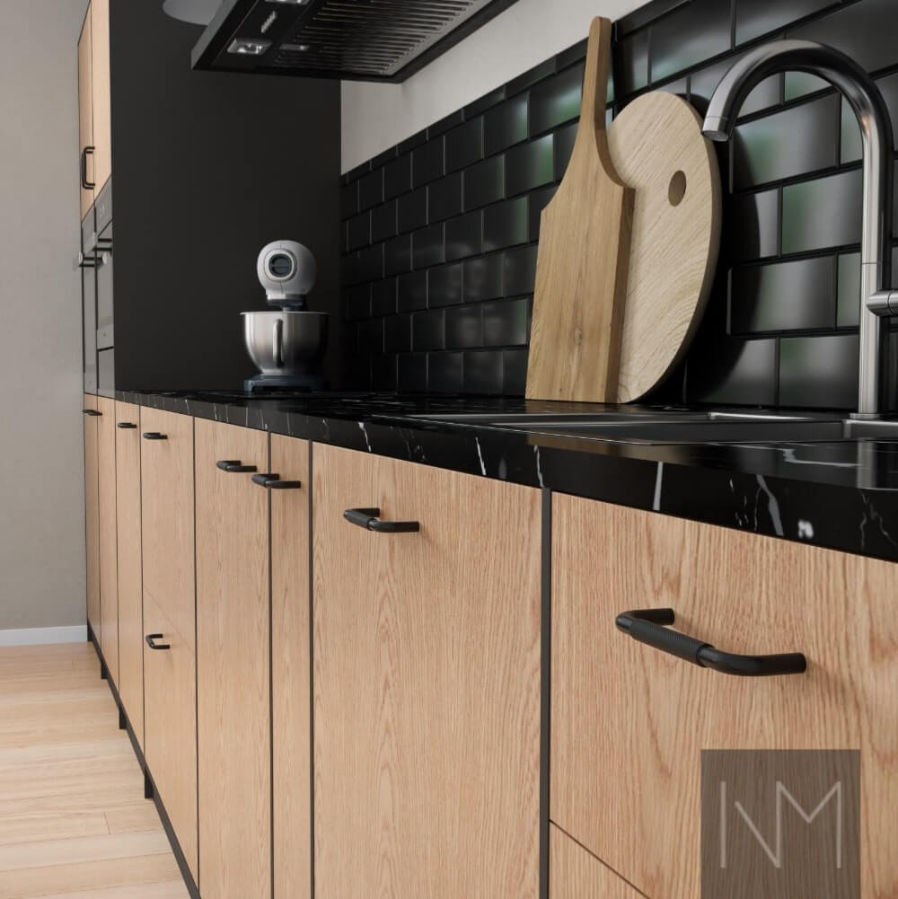 Metod keukenfronten in Nordic OAK design. Doorzichtige laag met zwarte zijpanelen voor Inframe-look. Handgreep Batman zwart