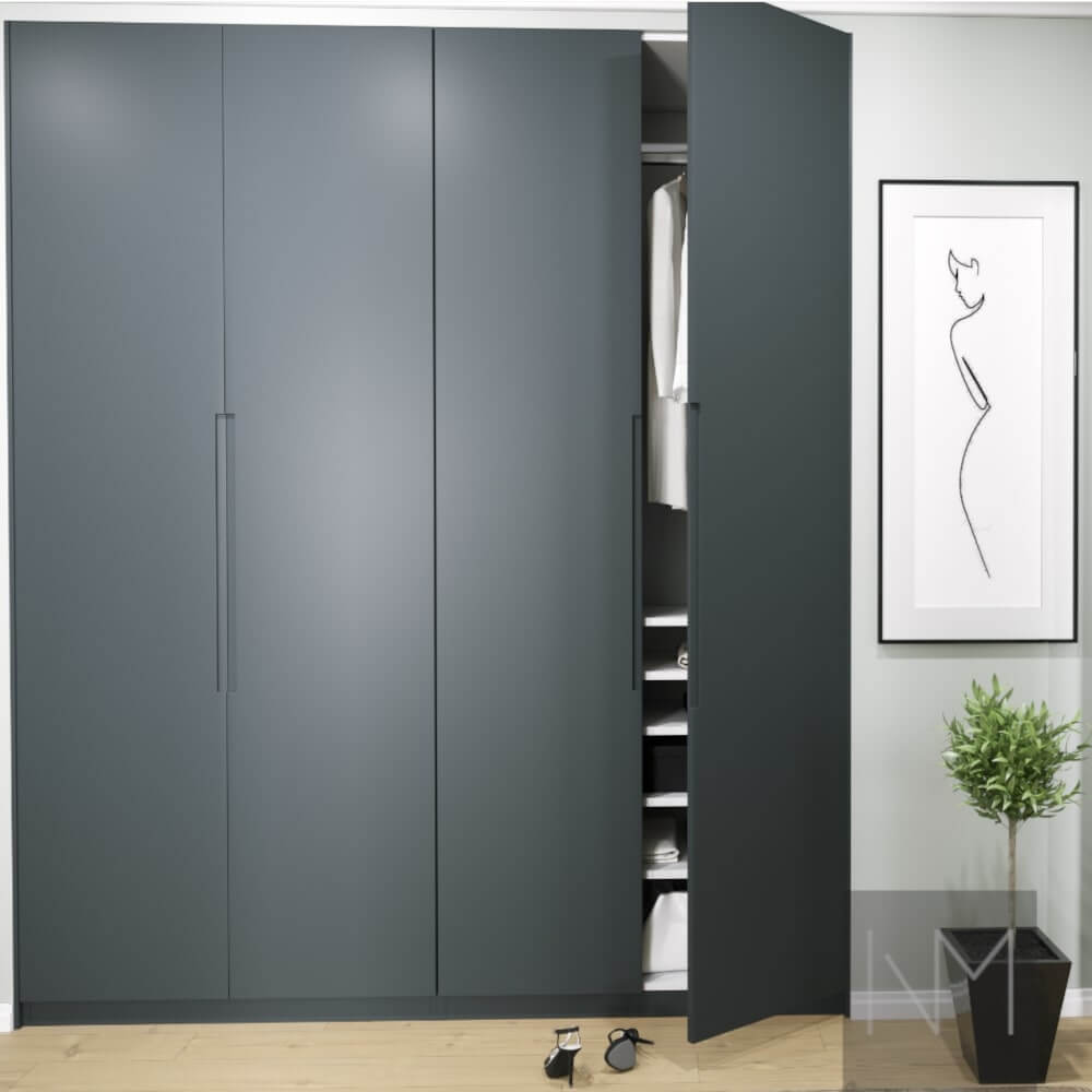 Türen für PAX-Garderobe im Escape-Design. Farbe F&B Railings
