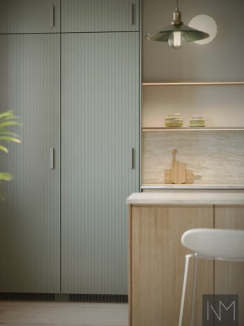 Fronten voor keuken in Oak Instyle blank gelakt eiken. Skyline fronten en Shield handgrepen in F&B Card Room Green no.79
