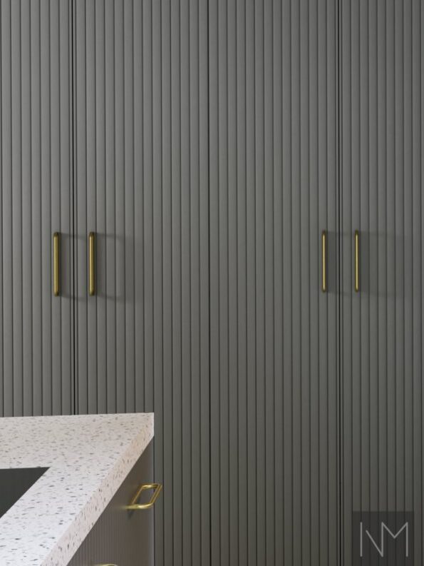 PAX Garderobefronter i Pure Skyline-design. Farge lys grå, håndtak i Charm X børstet messing